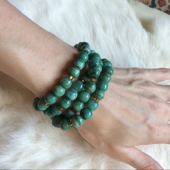 SOLD Glass Stone Minty Green Necklace - Picture 6 of 7